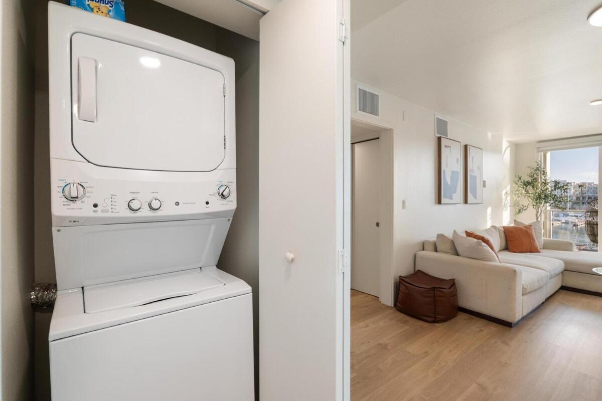 Jade Breeze - Elegant 2br Near Water Outstanding Amenities Apartment Los Angeles