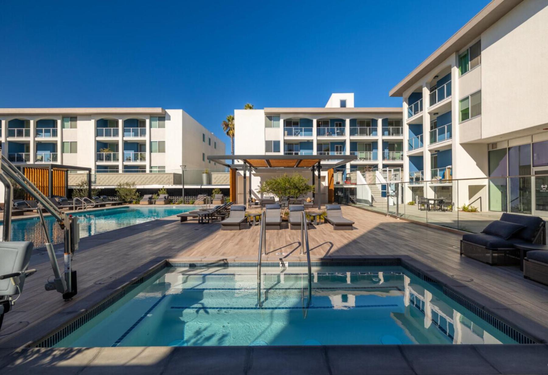 Apartment Jade Breeze - Elegant 2br Near Water Outstanding Amenities *
