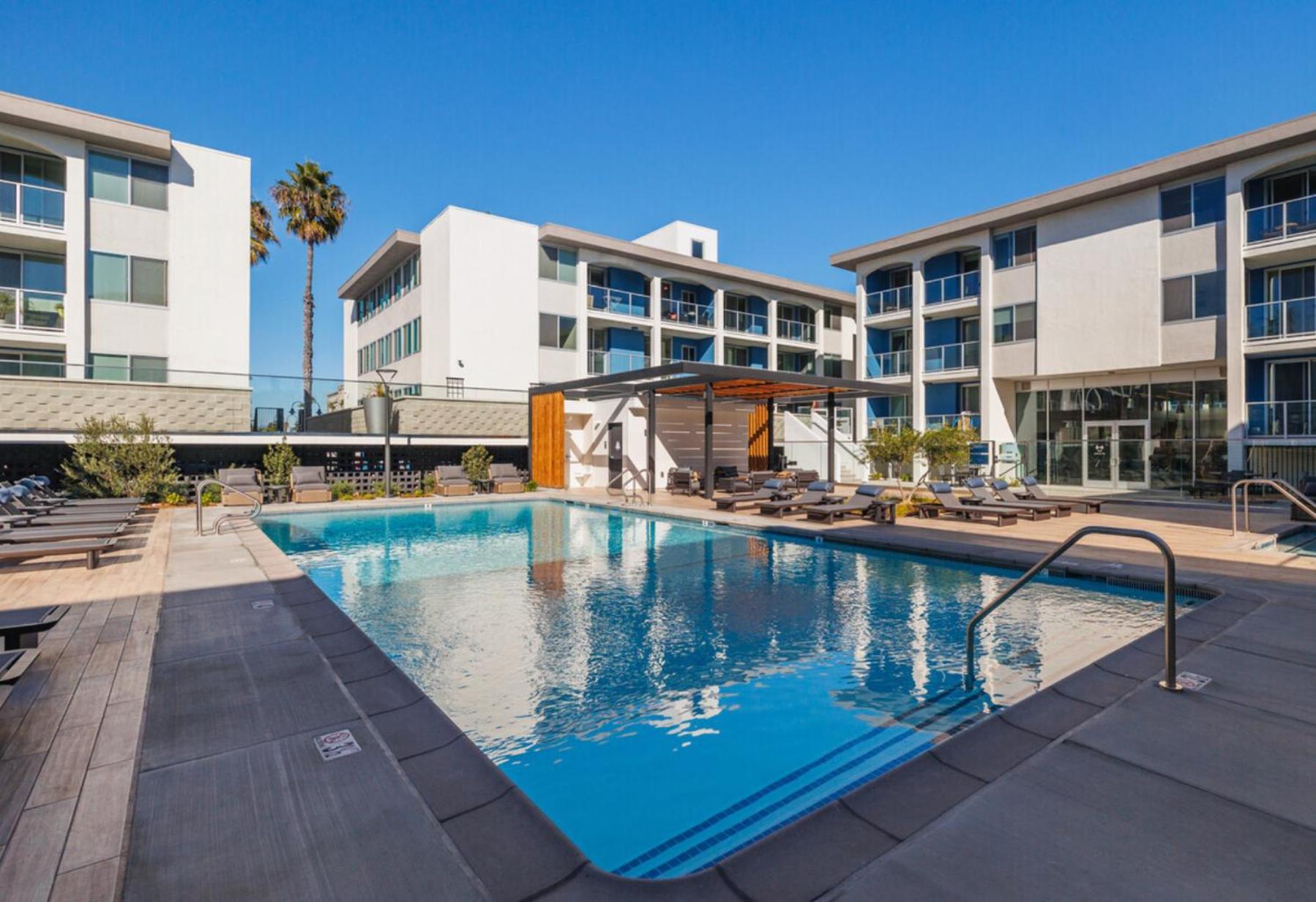 Jade Breeze - Elegant 2br Near Water Outstanding Amenities